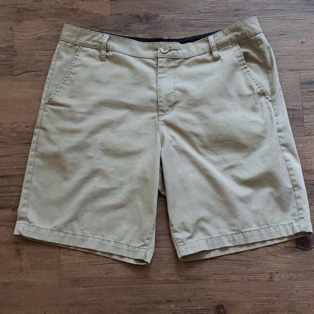 Men's classic chino shorts